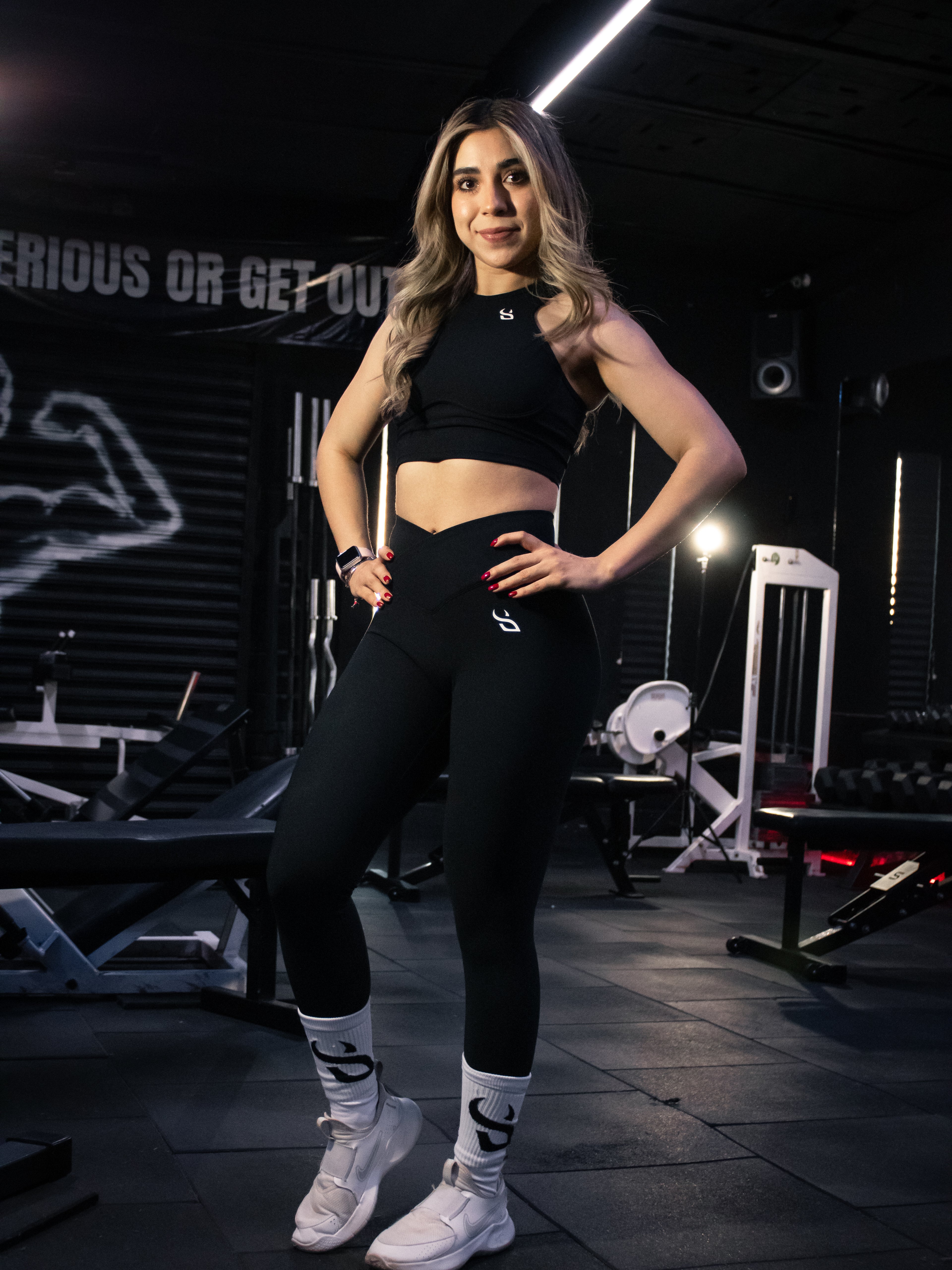 Top Cuello alto (espalda abierta) & Leggins (negro)